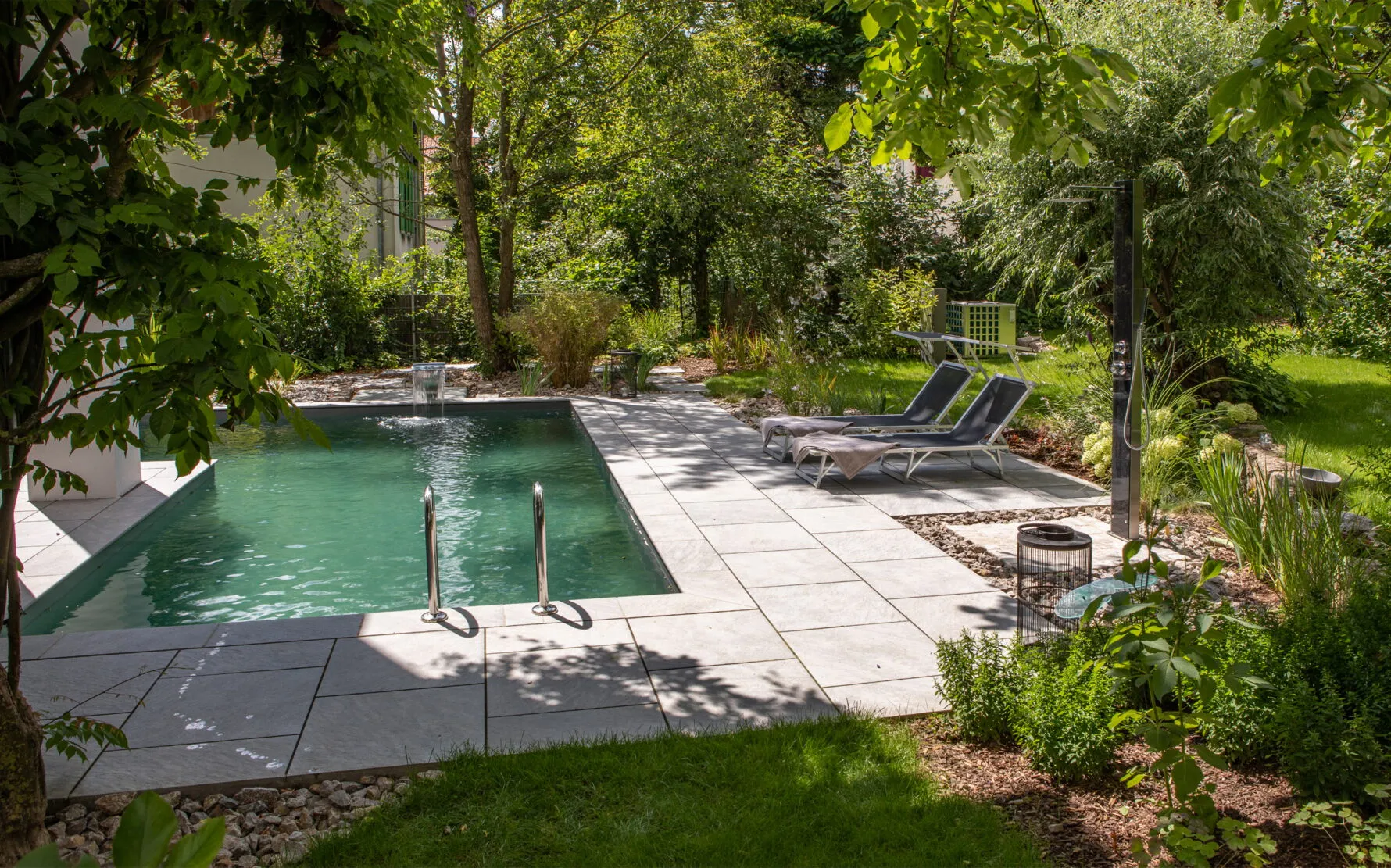 Traumgarten mit Naturpool von Gartenbau Höfling
